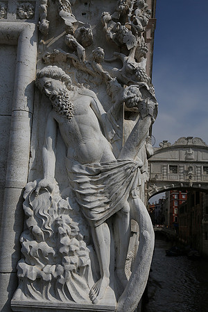 135A2946